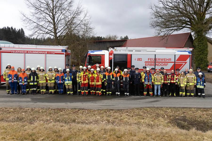Die Feuerwehren gehen unkonventionelle Wege bei der Ausbildung und passen die Lehrgänge flexibel an die Anforderungen von Beruf, Schule und Familie an. Dadurch wird auch Quereinsteigern der Zugang erleichtert. (Bild: Roland Wellenhoefer)